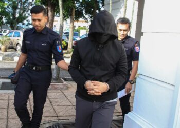 MOHD. Nazri Abdul Razak di Mahkamah Tinggi Ipoh hari ini pada perbicaraan kes bunuh yang dihadapinya. - UTUSAN/MUHAMAD NAZREEN SYAH MUSTHAFA