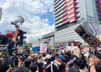 ORANG ramai berkumpul semasa Himpunan Rakyat Benci Rasuah yang berlangsung di sini, hari ini.