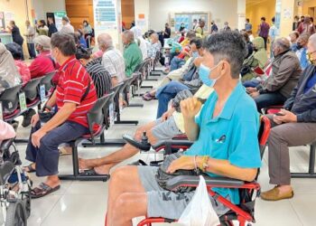 HARGA insurans yang semakin meningkat menyebabkan orang ramai terpaksa bergantung kepada hospital kerajaan.