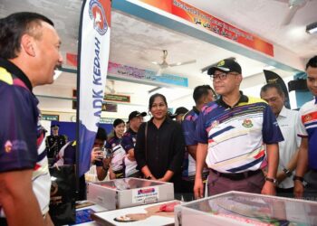 SAIFUDDIN Nasution Ismail melawat reruai sempena program Sua Mesra KDN Siri Pertama Tahun 2025 di Sekolah Kebangsaan Sungai Karangan, Kulim. - IHSAN AADK