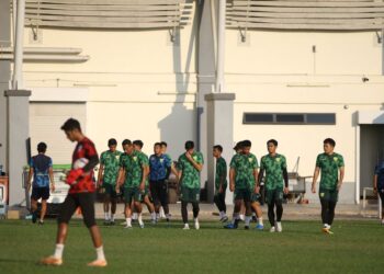 Pemain Kedah Darul Aman FC kembali berlatih dalam Stadium Sultan Abdul Halim (SSAH) di Alor Setar. - SHAHIR NOORDIN