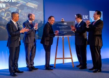 PERDANA Menteri, Datuk Seri Anwar Ibrahim secara rasmi melancarkan Brabazon New Town di United Kingdom (UK), baru-baru ini. - PEJABAT PERDANA MENTERI