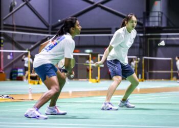 Pasangan beregu wanita negara, Pearly Tan dan M. Thinaah berlatih di Akademi Badminton Malaysia sebagai persiapan menjelang Kejohanan Terbuka Malaysia yang akan membuka tirai Selasa ini. - UTUSAN/MUHAMAD IQBAL ROSLI