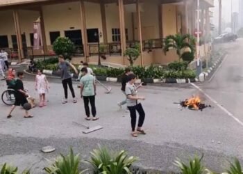 Tangkap layar video tular memaparkan kekecohan melibatkan warga Palestin di WTKL pada Sabtu.