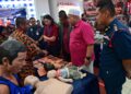 WAN Sukairi Wan Abdullah (dua dari kanan) dan Nor Mahathir Muhamad (kanan) melawat reruai pameran selepas Majlis Pelancaran Kempen Keselamatan Kebakaran sempena Perayaan Tahun Baru Cina 2025 di Kuala Terengganu, Terengganu hari ini.