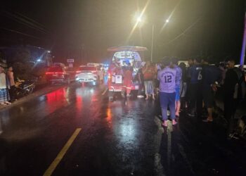 REMAJA maut dirempuh kenderaan semasa melintas jalan berhampiran Kampung Tebobon, Kota Kinabalu semalam. - IHSAN PDRM