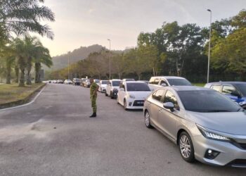 PENINGKATAN kenderaan terutama di laluan kereta dan bas berlaku di Kompleks ICQS Kota Putra, Durian Burung sempena cuti Tahun Baharu Cina. - IHSAN IMIGRESEN