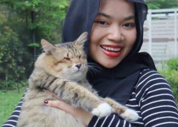 Najwa Abdul Nasir bersama si manja kesayangannya, Shadow.