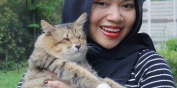 Najwa Abdul Nasir bersama si manja kesayangannya, Shadow.