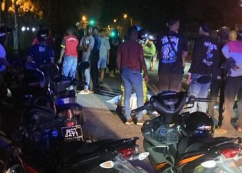 WANITA maut selepas motosikal ditungganginya dirempuh dari arah belakang oleh sebuah motosikal lain di Jalan Batang Kali-Ulu Yam Bharu berhampiran Sekolah Menengah Kebangsaan Syed Mansor, Batang Kali, tengah malam tadi.