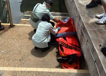 MAYAT seorang lelaki warga emas ditemui terapung di Sungai Melaka.