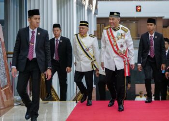 AHMAD ZAHID Hamidi (dua dari kanan) hadir ke Istiadat Pembukaan Mesyuarat Pertama Penggal Keempat Parlimen Ke-15 di Dewan Rakyat, Kuala Lumpur.