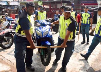 PENGUAT kuasa MBPP menyita beberapa buah motosikal kerana melanggar peraturan pelesenan di daerah Barat Daya dan Timur Laut, Pulau Pinang.