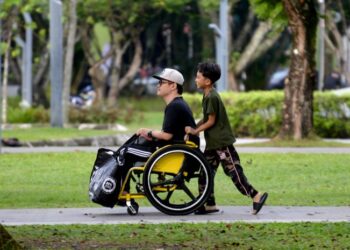 MASYARAKAT harus sedar bahawa setiap individu, tidak kira keadaan mereka, berhak mendapat layanan yang adil, hormat dan belas kasihan.