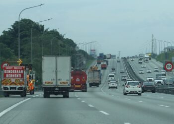 APABILA keadaan di atas jalan raya gelap, ia membahayakan pengguna jalan raya.