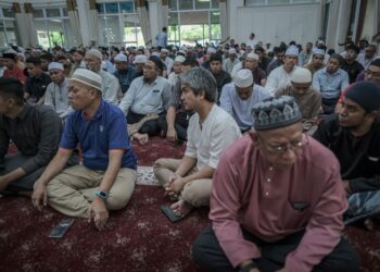 KITA perlu ingat Islam merupakan tunjang kehidupan majoriti rakyat negara ini.