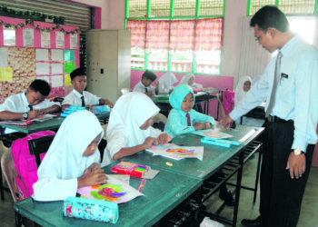 LAWATAN pembelajaran  dapat membantu guru memperbaiki kaedah pengajaran, di samping meningkatkan kecekapan dalam menyampaikan isi kandungan kepada pelajar.