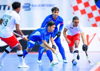 AKSI pemain negara (tengah) ketika berdepan Trinidad & Tobago penentuan tempat ke-11 dan 12 dalam kempen Piala Dunia Hoki Dalam Dewan 2025  di Porec, Croatia.- IHSAN FIH