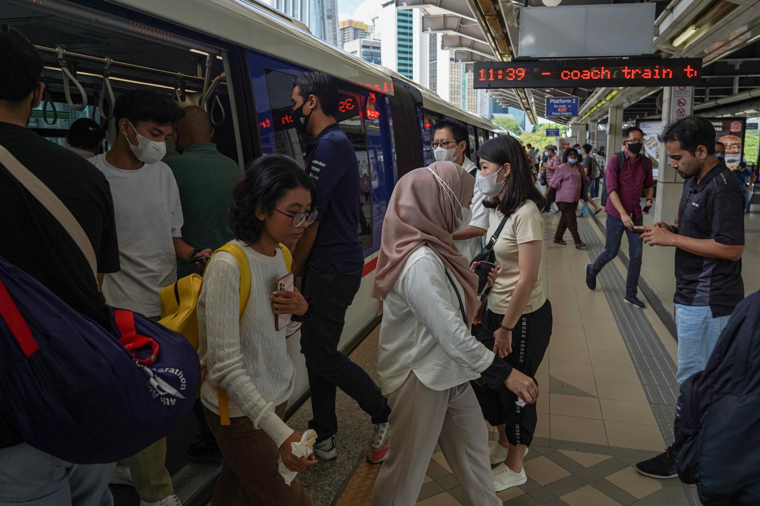 Kadar pengangguran Malaysia terendah dalam hampir 10 tahun