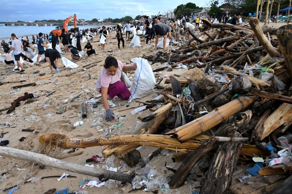 Bali larang penggunaan botol plastik 