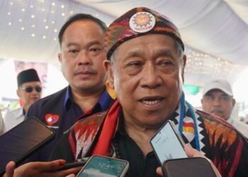 PANDIKAR Amin Mulia semasa Program Jelajah USNO Peduli Rakyat di Kampung Warisan Inanam di Kota Kinabalu semalam