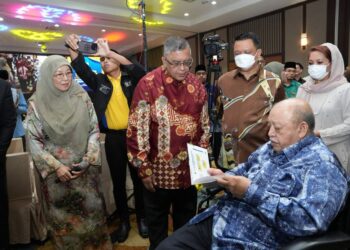 TUANKU Syed Sirajuddin Jamalullail  pada Majlis Pelancaran FCoEE sebagai Syarikat Berhad Menurut Jaminan (SBMJ) di Hotel Seri Malaysia, Kangar, Perlis, semalam. -UTUSAN