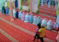 RAKAMAN video yang menunjukkan insiden cubaan mencabul kanak-kanak perempuan dalam ruang solat jemaah wanita dalam masjid di Batang Kali, Selangor. – MEDIA SOSIAL