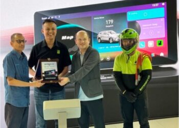 MAJLIS pelancaran sistem ATLAS Infotainment Head Unit (IHU) hasil kerjasama Bateriku.com dan ACO Tech.