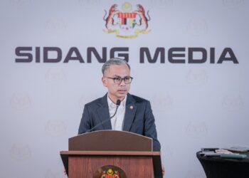 FAHMI Fadzil pada sidang akhbar mingguan di sini hari ini.