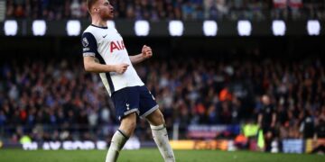 DEJAN Kulusevski meraikan gol keempat semasa perlawanan bola sepak Liga Perdana Inggeris (EPL) antara Ipswich Town dan Tottenham Hotspur di Portman Road, Ipswich, hari ini. - AFP