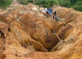 KAWASAN lombong emas haram di Sungai Jubau, Muadzam Shah di Rompin, Pahang.