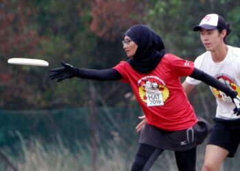 Khadijah Mad. Isa aktif bermain frisbee sejak hampir dua dekad lalu.