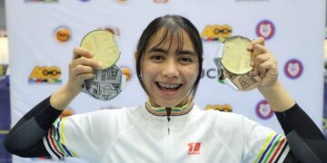 Nurul Izzah Izzati Mohd Asri bersama koleksi pingat dimenanginya  pada Kejohanan Berbasikal Trek Asia 2025 di Velodrom Nasional, Nilai. - UTUSAN/AMIR KHALID