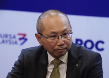 PENGERUSI Bursa Malaysia Berhad, Tan Sri Abdul Wahid Omar pada sidang akhbar Persidangan dan Pameran Prospek Harga Minyak Sawit dan Laurik ke-36 (POC2025) di sini hari ini. - UTUSAN/FAUZI BAHARUDIN