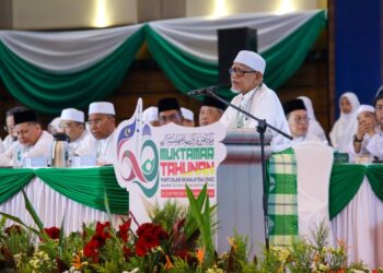 PAS perlu berubah dengan mengetengahkan isu global yang dikatakan boleh mengancam kedudukan umat Islam.