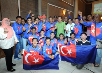 KONTINJEN Johor gembira  selepas muncul juara FLLSPG edisi ke-27 di Johor Bahru, Johor.