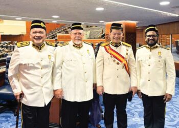 MOHD. Sany Hamzan (kiri) bersama Ahli Parlimen Sri Gading, Aminolhuda Hassan; Ahli Parlimen Pandan, Datuk Seri Mohd. Rafizi Ramli dan Ahli Parlimen Segamat, R. Yuneswaran.