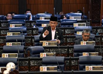 MOHD. Na’im Mokhtar ketika sesi soal jawab di Dewan Rakyat semalam. – JABATAN PENERANGAN MALAYSIA