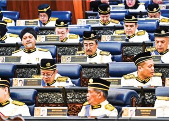 MENTERI-Menteri Kabinet menghadiri Istiadat Pembukaan Mesyuarat Pertama Penggal Keempat Parlimen Ke-15, semalam. – JABATAN PENERANGAN