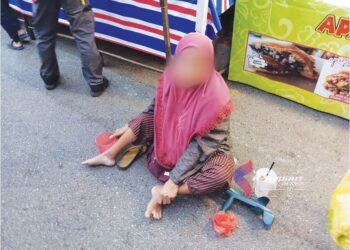 SEORANG daripada pengemis warga asing yang ditahan dalam operasi di pasar malam Kampung Melayu Majidee dan Taman Abad, Johor Bahru.