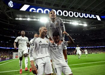 Pemain Real Madrid meraikan jaringan gol Kylian Mbappe menentang Manchester City dalam play-off Liga Juara-Juara di Santiago Bernabeu, pagi ini. - AFP