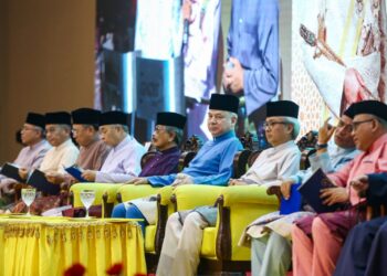 SULTAN Nazrin Muizzuddin Shah berkenan berangkat pada Majlis Muzakarah Sultan Nazrin Shah Tahun 2025H dengan tema “Memperkasa Ahli Sunnah Wal Jamaah Sebagai Firqah Najiah” di Dewan Casuarina Meru, baru-baru ini. -UTUSAN/MUHAMAD NAZREEN SYAH MUSTHAFA