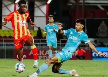 AKSI Selangor FC menentang Penang FC dalam saingan separuh akhir Piala Cabaran di Stadium Majlis Bandaraya Petaling Jaya, kelmarin. - IHSAN SELANFOR FC