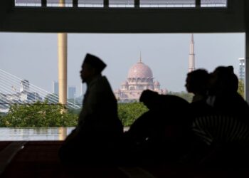 BANYAKKAN ibadah sepanjang sebulan Ramadan untuk pembersihan jiwa.