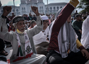 KENAPA masih ada pihak yang bersikap melampau dan berani membangkitkan hal-hal yang ternyata tidak disenangi khususnya oleh orang Melayu, umat Islam?