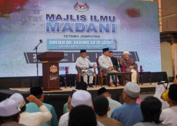 MAJLIS Ilmu Madani yang berlangsung pada 24 Februari lalu di Masjid Putra, Putrajaya menjadi platform menyuarakan semangat mempertahankan kedudukan Masjid Al-Aqsa dan Baitulmaqdis, pemulihan Gaza serta peningkatan hubungan dalam bidang ilmu dan pendidikan antara negara. – UTUSAN/FAISOL MUSTAFA