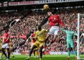 Pemain Manchester United, Manuel Ugarte menanduk bola ke gawang Crystal Palace dalam saingan Liga Perdana Inggeris di  Old Trafford, kelmarin. - AFP