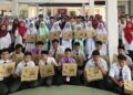 MURID sekolah rendah dan menengah menerima kelengkapan sekolah di Felda Jengka 24 baru-baru ini.