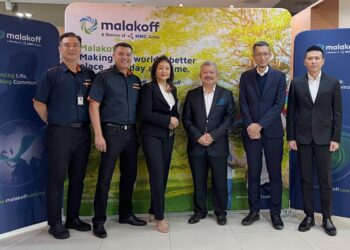 TAN Sri Che Khalib Mohamad Noh (tiga dari kanan) dan Anwar Syahrin Abdul Ajib (dua dari kanan) pada Majlis menandatangani Perjanjian Jual Beli (SPA) antara Malakoff Corporation Berhad (Malakoff) dan KJ Technical Services Sdn. Bhd. (KJTS).