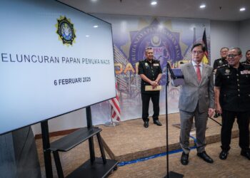 AZAM Baki melancarkan Stategi Pembanterasan Rasuah Nasional (NACS) di Ibu Pejabat SPRM di Putrajaya. - UTUSAN/FAIZ ALIF ZUBIR